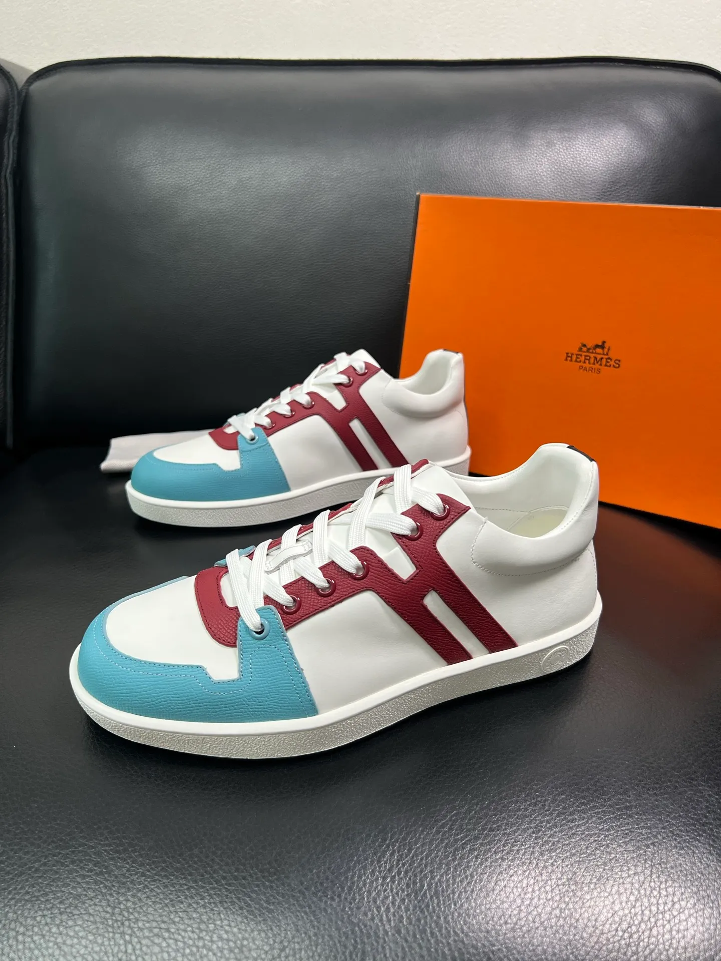 Men's shoes 💰700 Hermes Top Purchasing Agent Hermes counters are on sale at the same time with original factory configuration, original cowhide fabric imported from Italy, high-quality splicing technology, fully imported water-dyed cowhide lining, soles: original soles specially provided by the original factory are super comfortable, the original factory and single goods are of high quality, welcome to compare at the same time at the counter, code number 38-44 (customized 45 46) 85851
